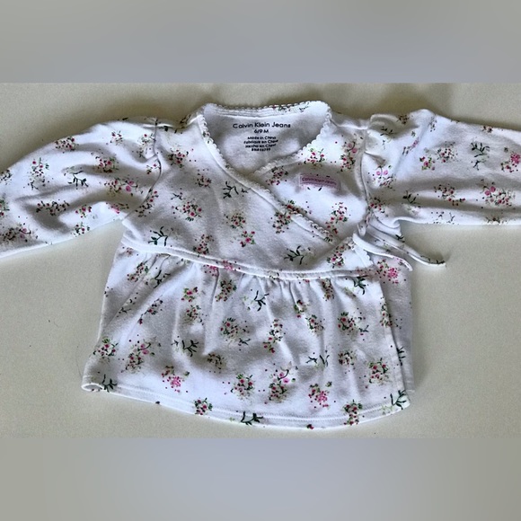 Calvin Klein Jeans Girls’ Two-Piece Outfit- 6-9 Months - Picture 7 of 10